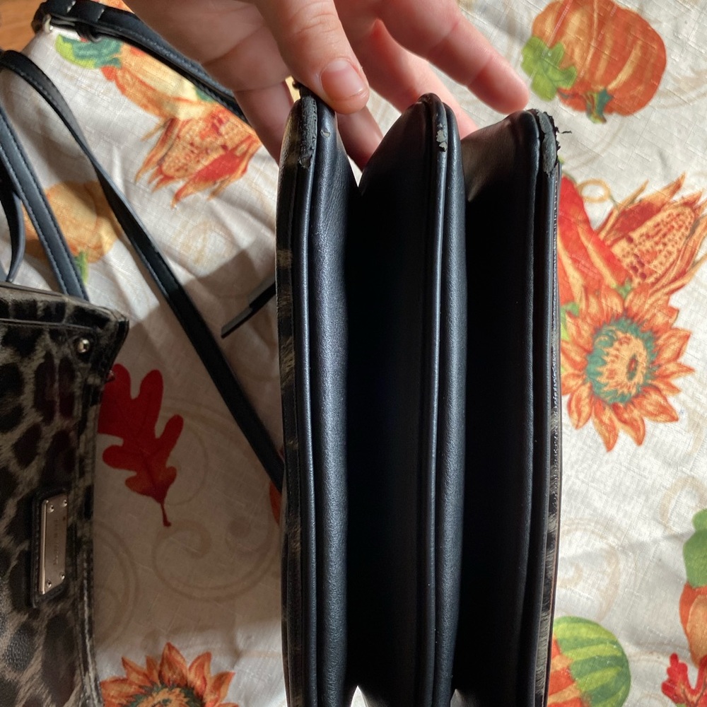 10/$25 Nine West cross body bag - Picture 4 of 5
